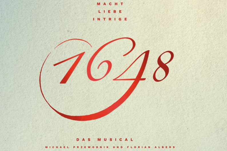 Rote, geschwungene Schrift auf pergamentartigen, gelb-blauen Untergrund: 1648 - Das Musical